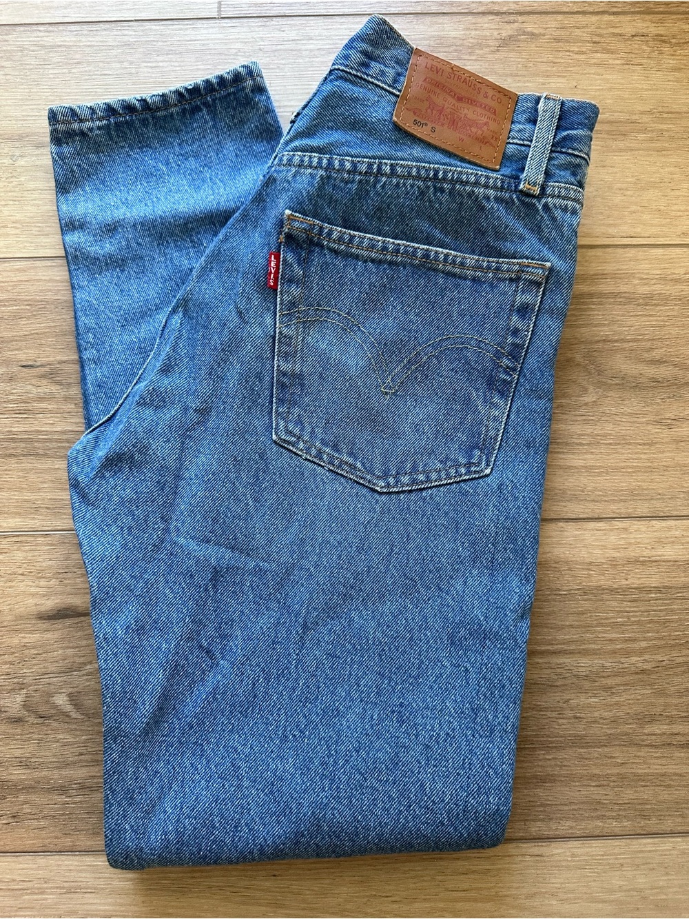 Levi's women’s high rise  Medium Blue Straight-Leg Jeans